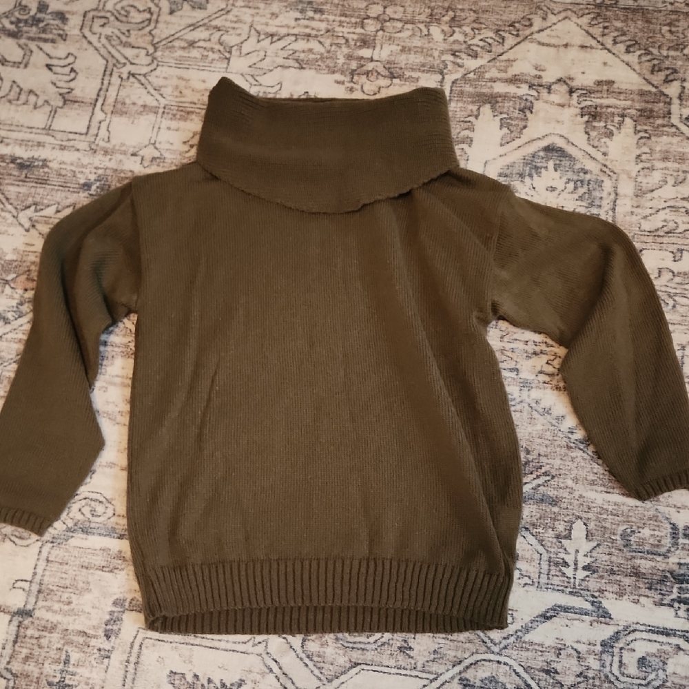 New. Large Olive Green Turtleneck Sweater